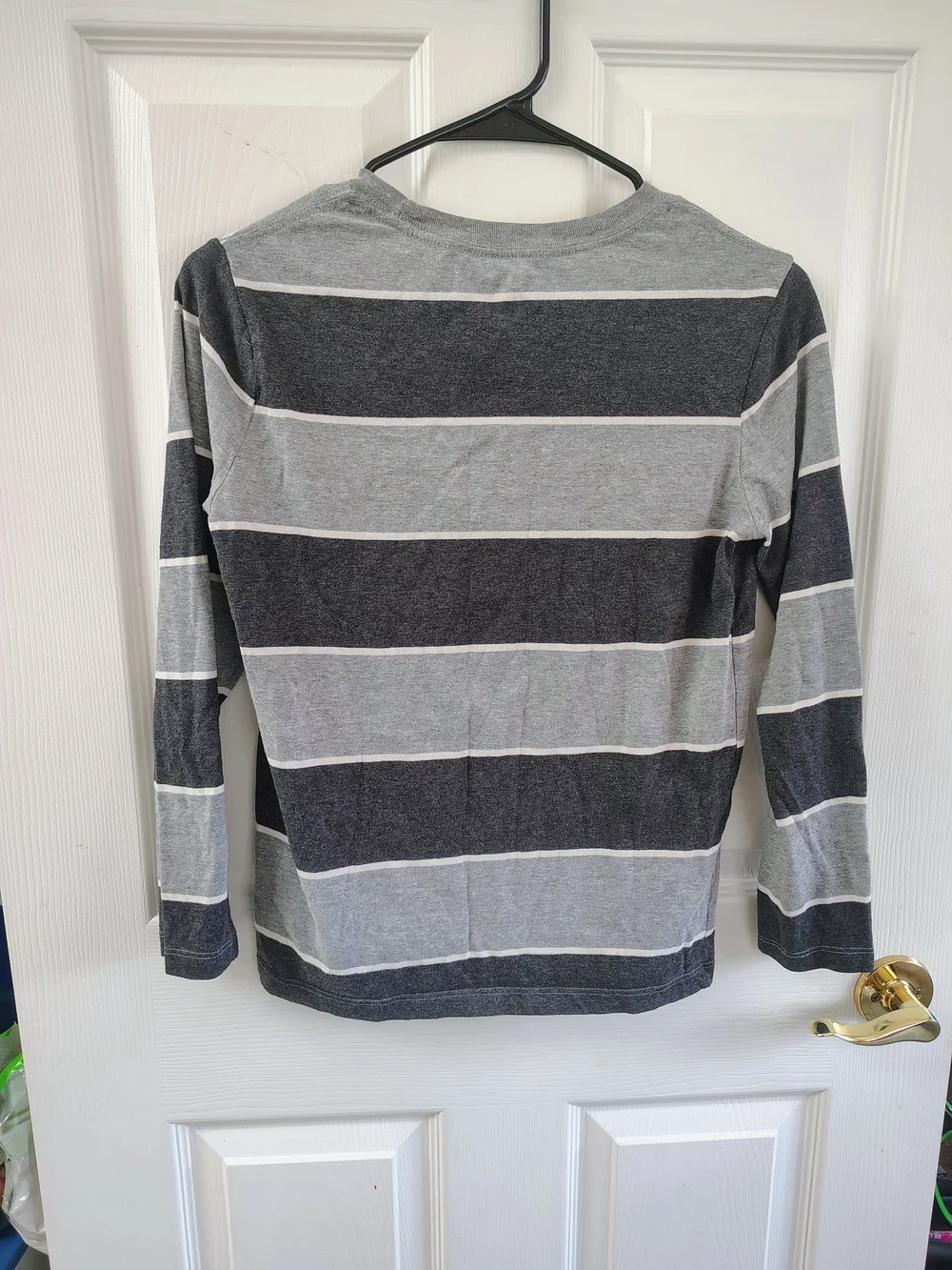 Old Navy Kids Long Sleeve Tee in Gray and Light Gray Stripes